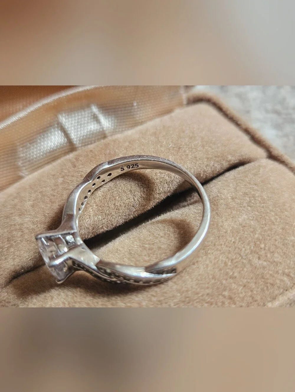 Sterling Silver Solitaire Cubic Zirconia Twist Ring✨️ Size 8